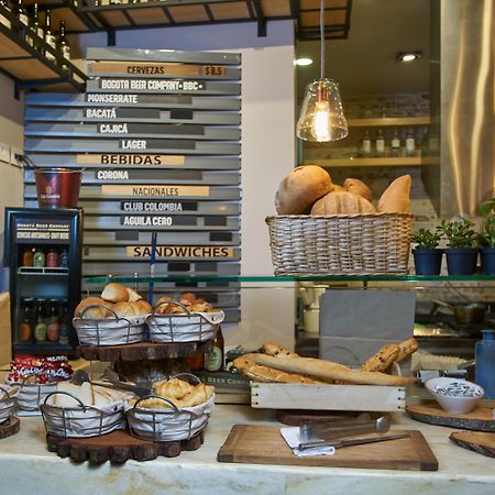 Hotel 100 Luxury Suites By Preferred Bogota Bagian luar foto A typical display at a Spanish bakery