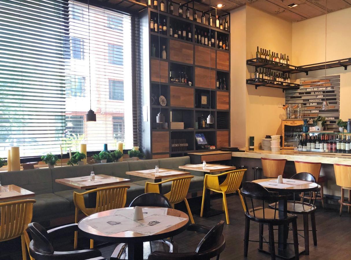 Hotel 100 Luxury Suites By Preferred Bogota Bagian luar foto Interior of a restaurant in the United States