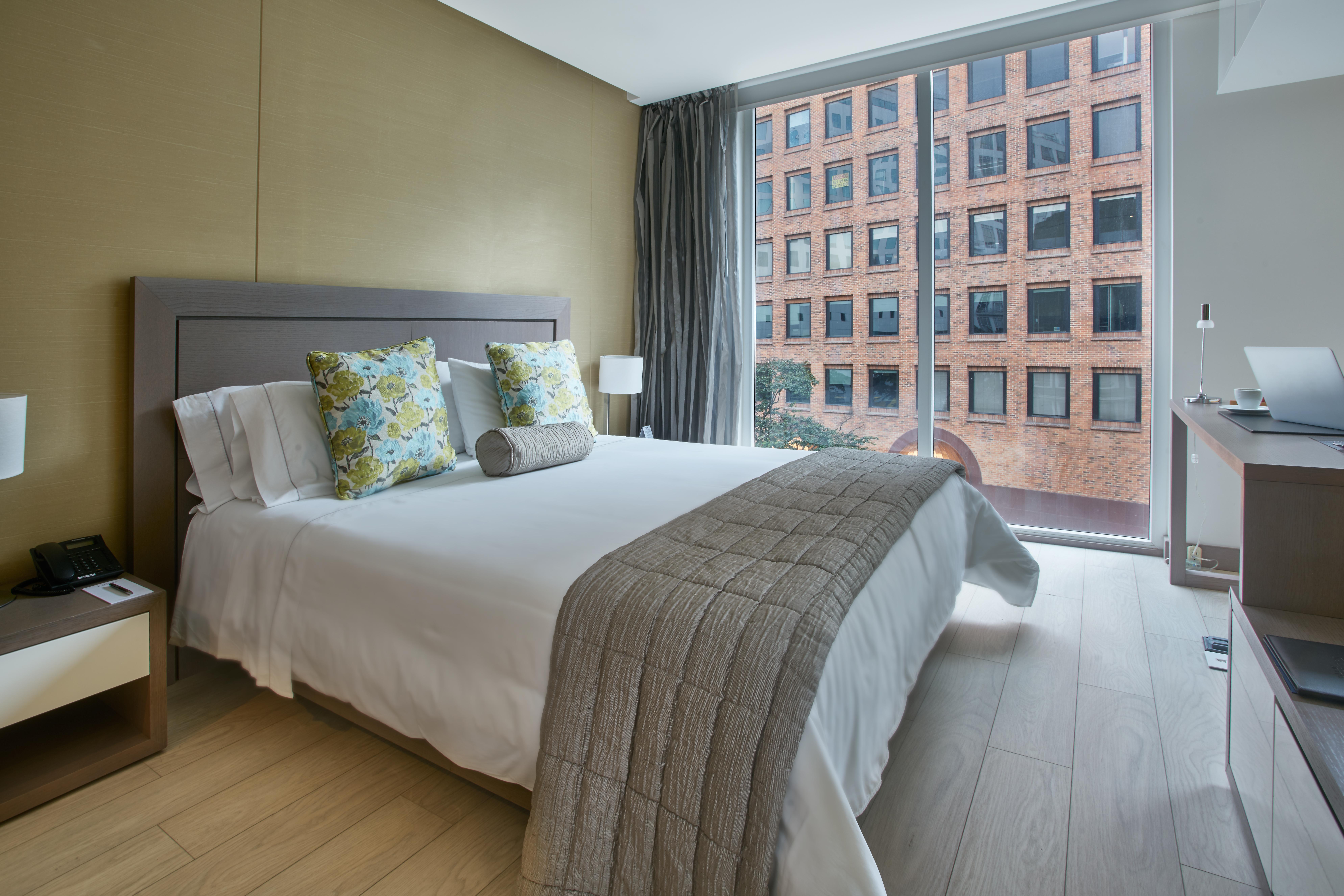Hotel 100 Luxury Suites By Preferred Bogota Bagian luar foto A bedroom at the hotel