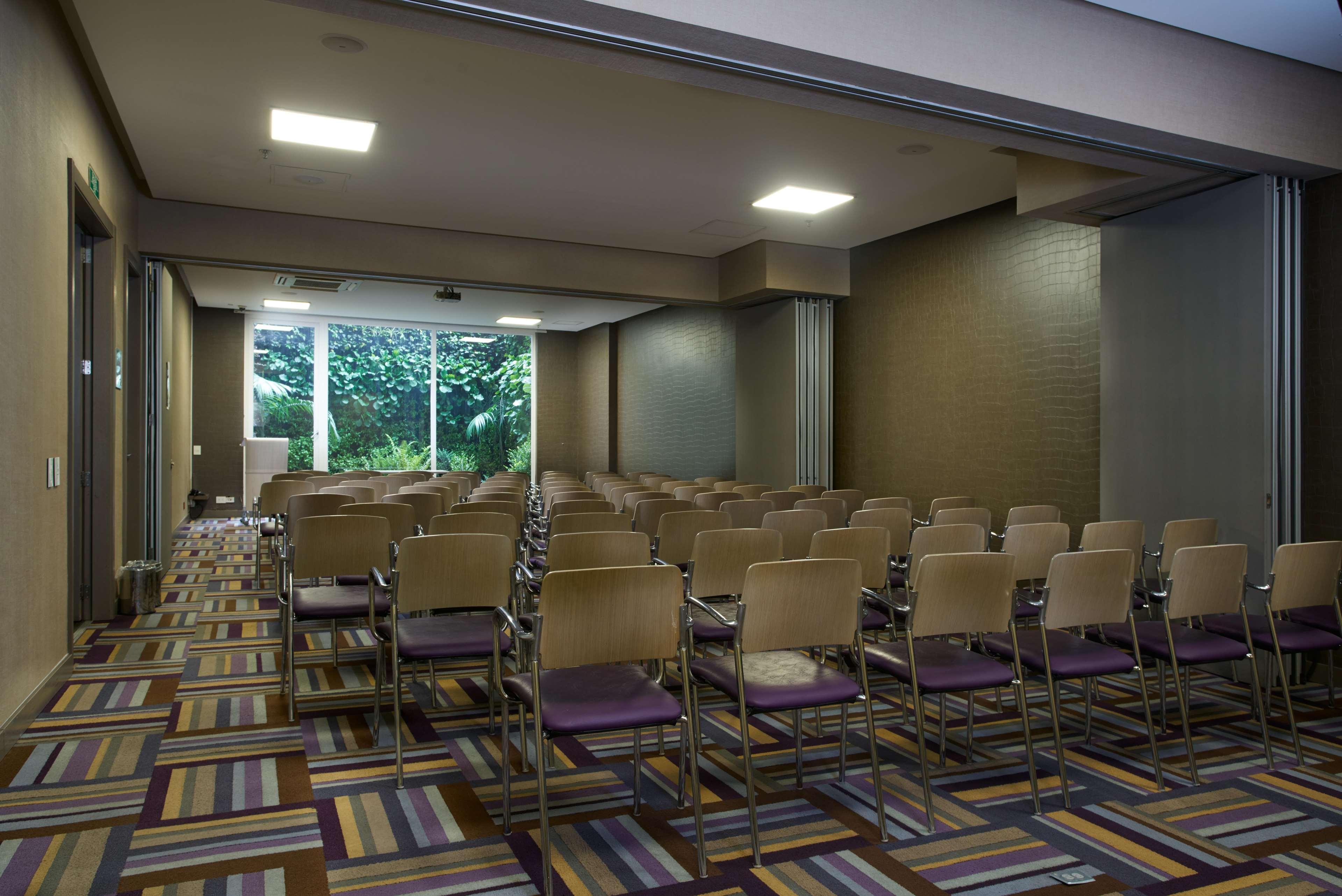 Hotel 100 Luxury Suites By Preferred Bogota Bagian luar foto A meeting room at the hotel