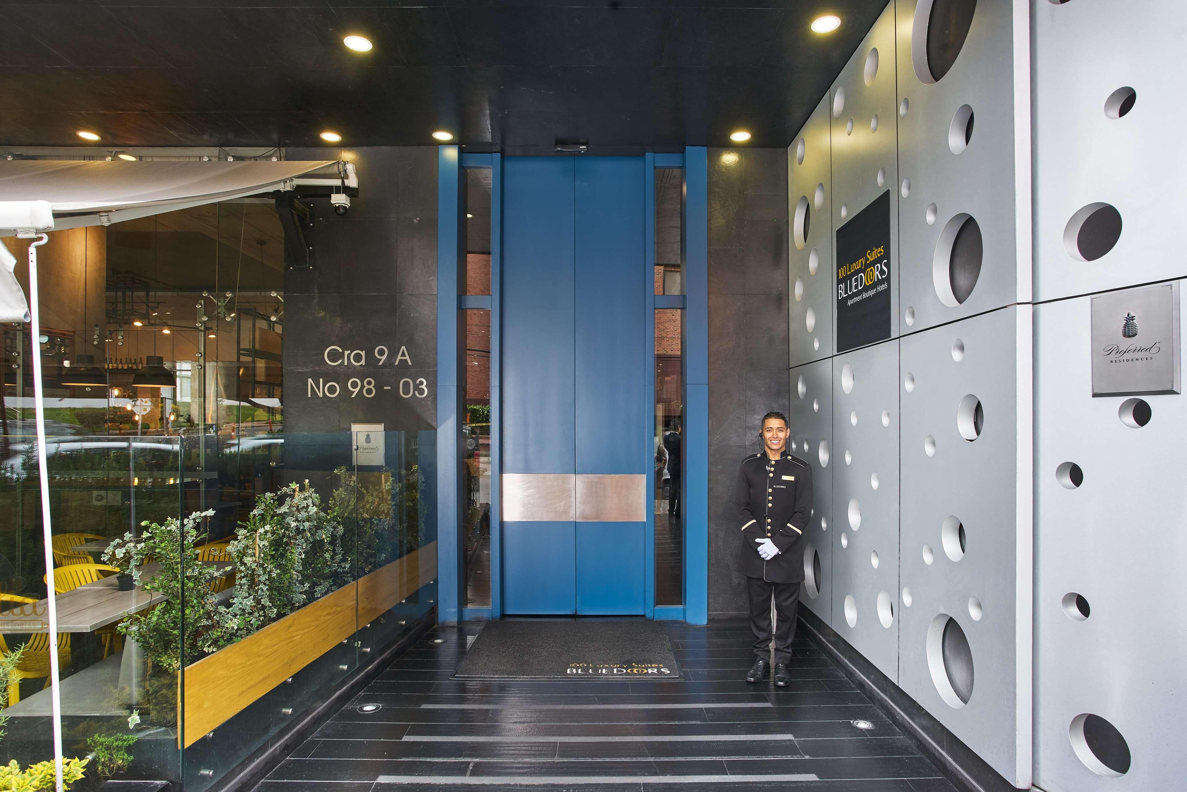 Hotel 100 Luxury Suites By Preferred Bogota Bagian luar foto Entrance to the hotel