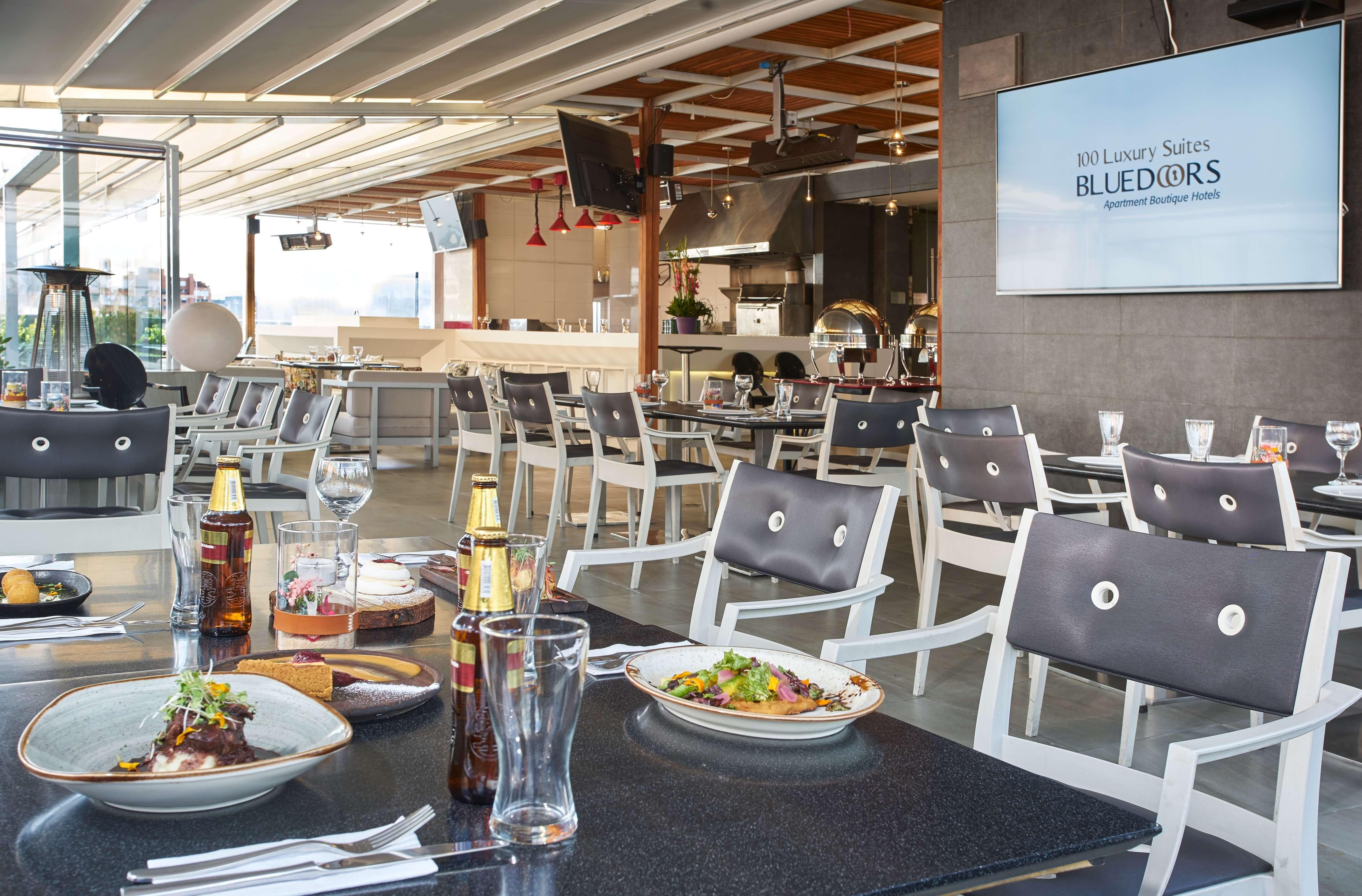 Hotel 100 Luxury Suites By Preferred Bogota Bagian luar foto The interior of the restaurant
