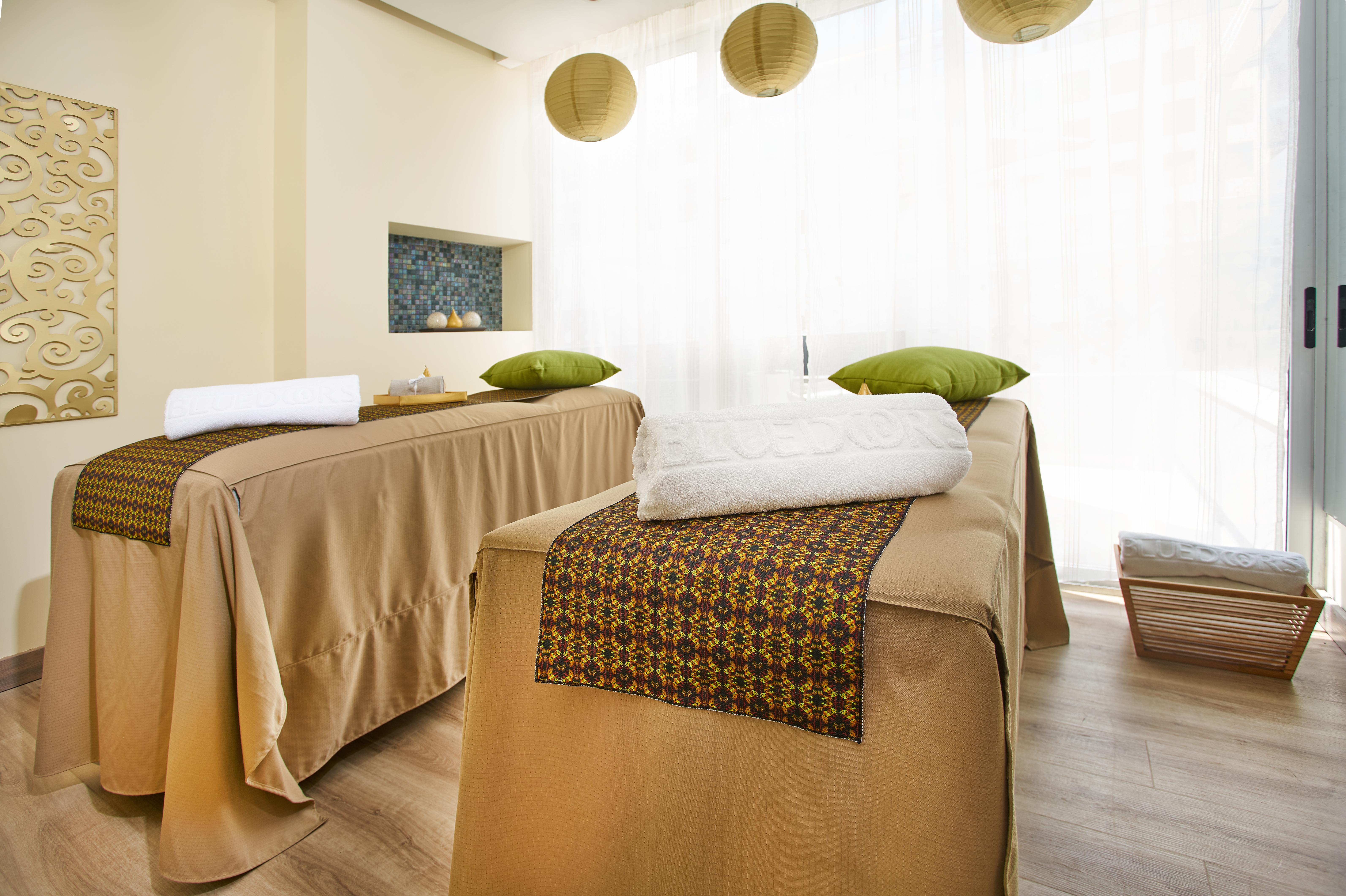 Hotel 100 Luxury Suites By Preferred Bogota Bagian luar foto Thai massage beds