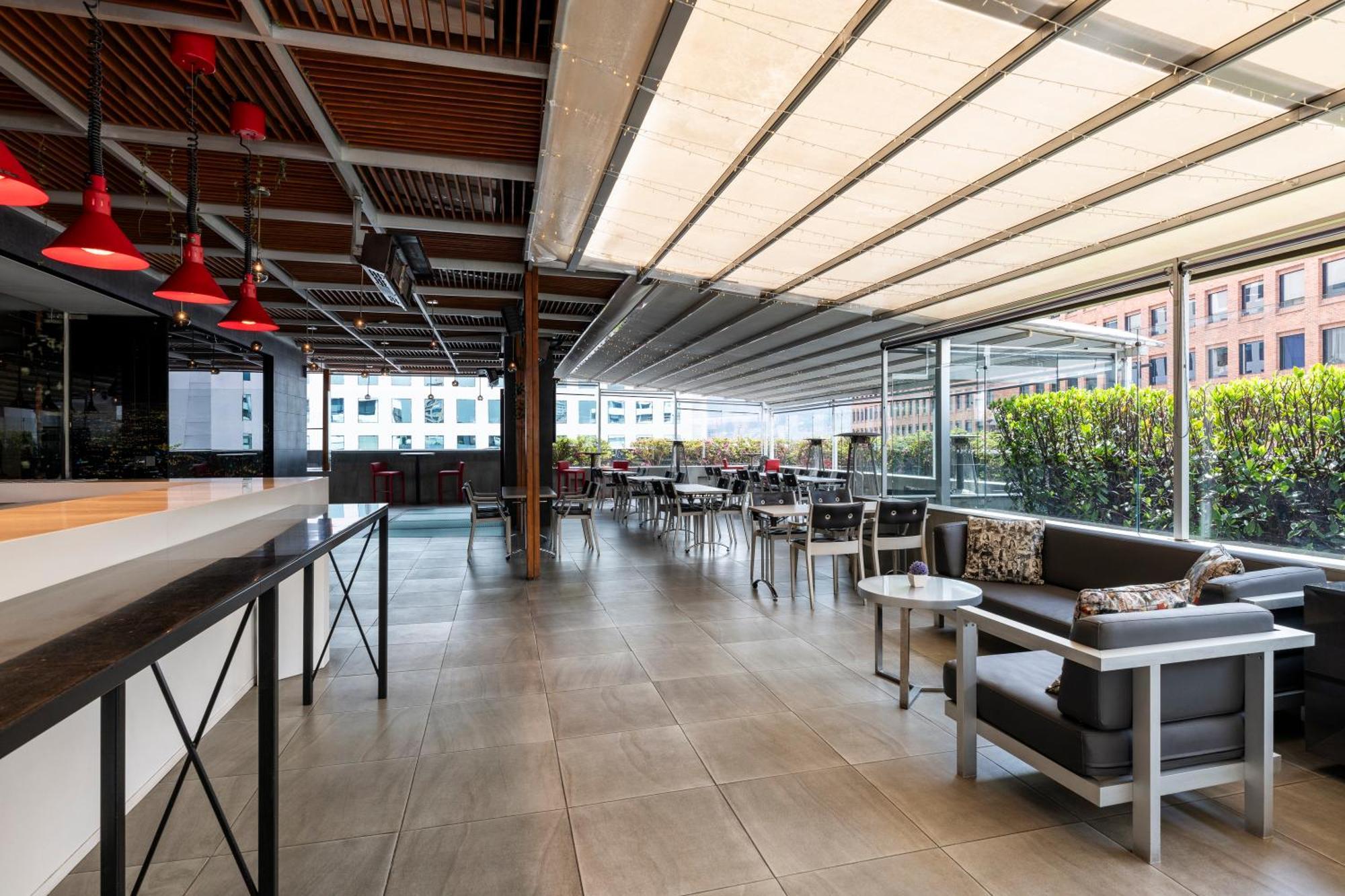 Hotel 100 Luxury Suites By Preferred Bogota Bagian luar foto The 10th floor of the building