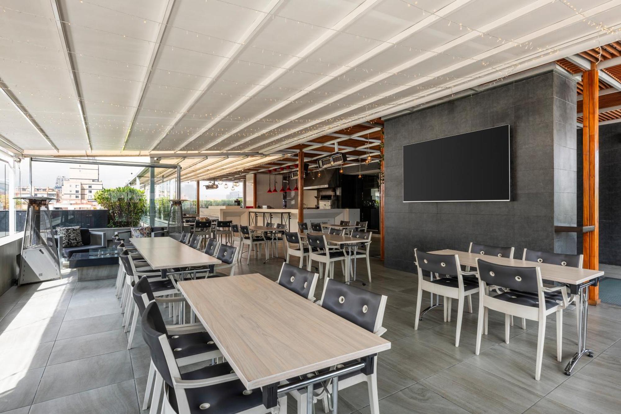 Hotel 100 Luxury Suites By Preferred Bogota Bagian luar foto The restaurant